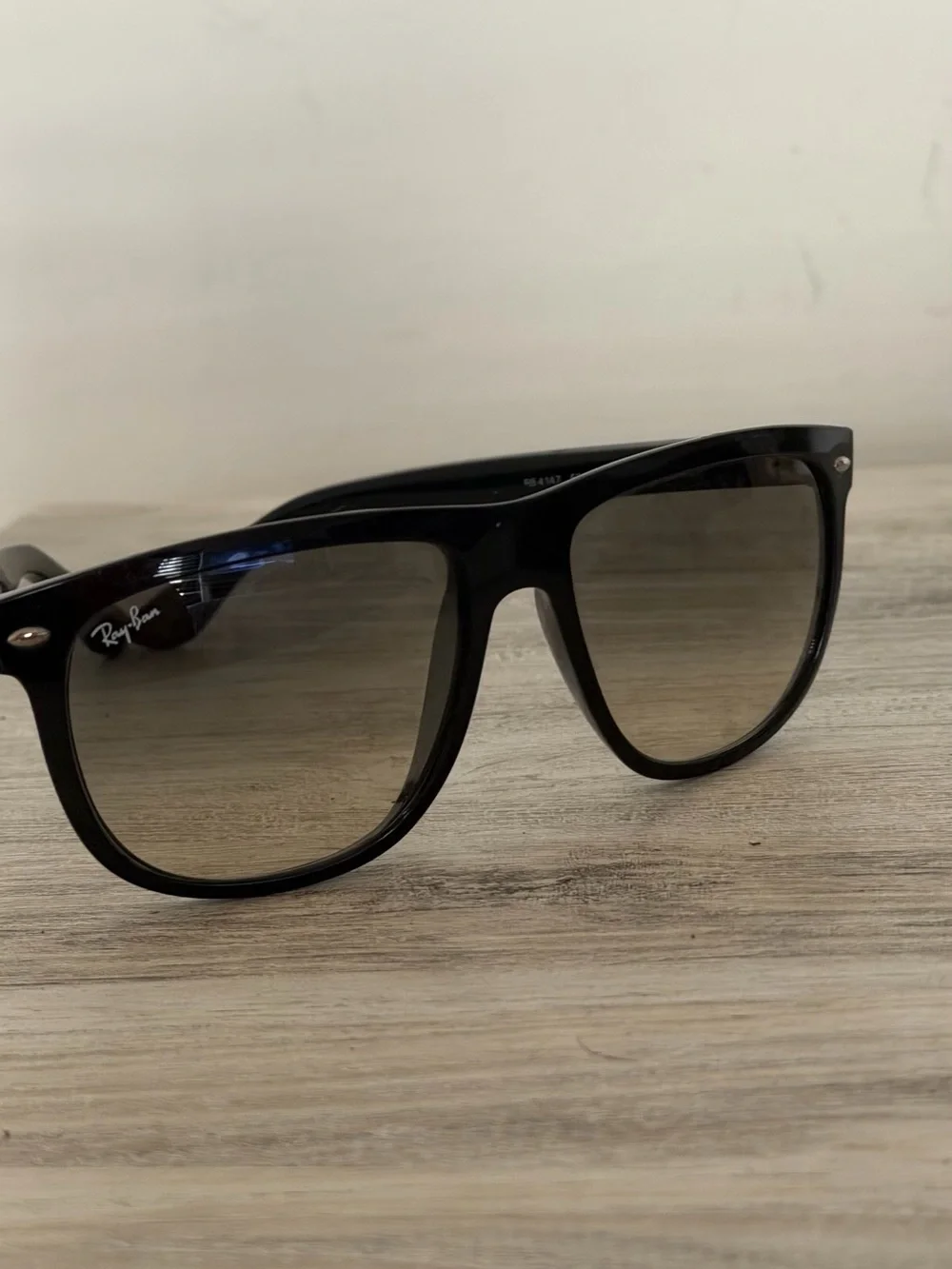 Ray-Ban Black Frame Gradient Lens Sunglasses with Brown Case